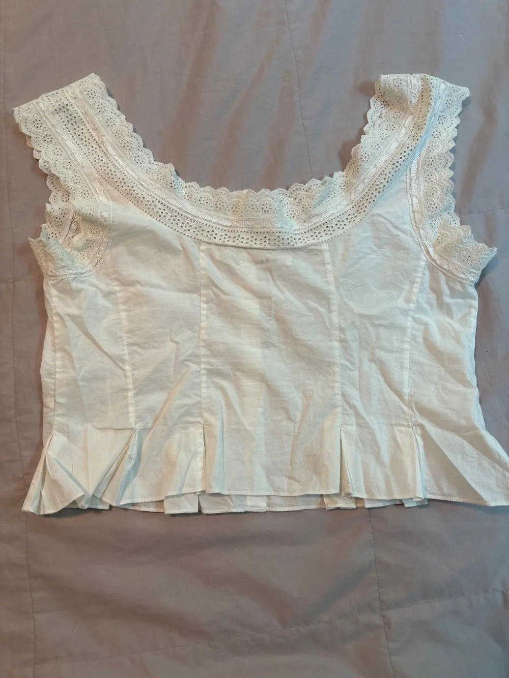 Doen Cream Eyelet Lace-Trim Button Front Cropped Top - Picture 8 of 16
